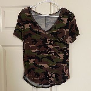 Camo short sleeve v neck tee